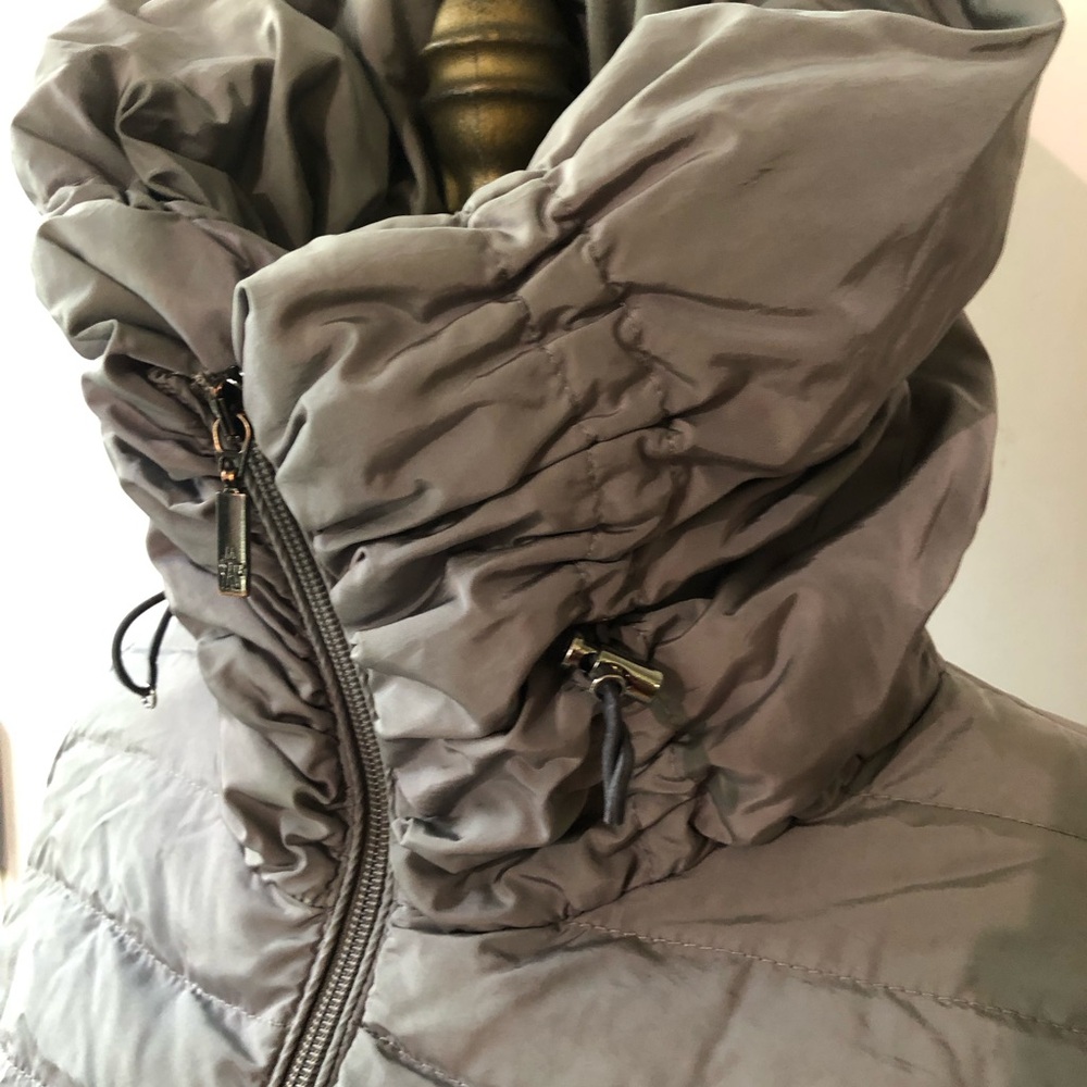 Womens Moncler Gray Quilted Hooded Puffer Coat with Belted Waist - Picture 6 of 16